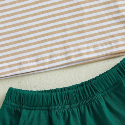 Tractor-themed toddler boys short set with breathable fabric