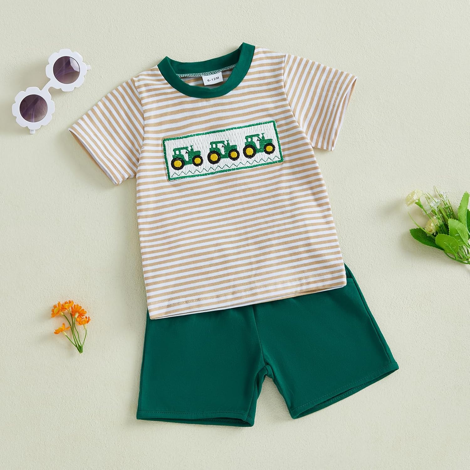 Tractor-themed toddler boys short set with breathable fabric