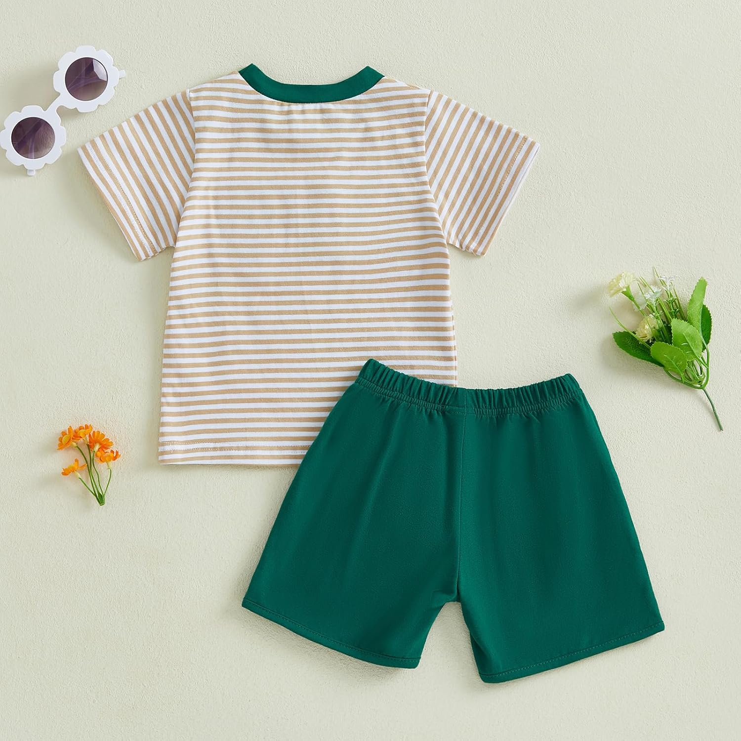 Tractor-themed toddler boys short set with breathable fabric