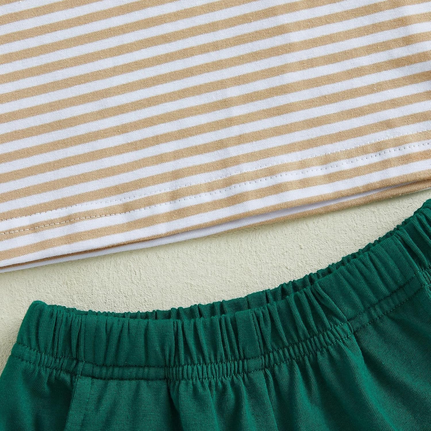 Tractor-themed toddler boys short set with breathable fabric