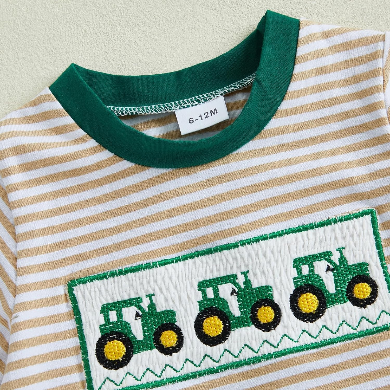 Tractor-themed toddler boys short set with breathable fabric